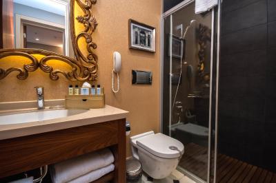 استوریز اپارت کومباراجی