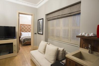 استوریز اپارت کومباراجی