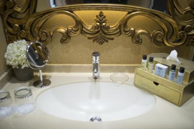 استوریز اپارت کومباراجی