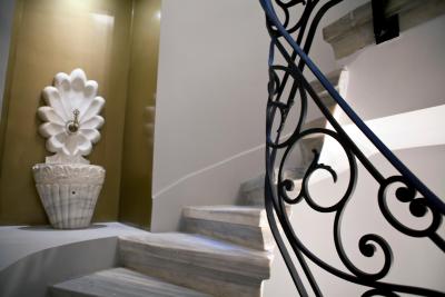 استوریز اپارت کومباراجی