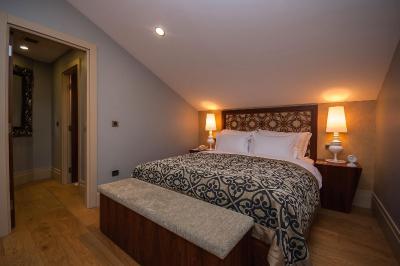 استوریز اپارت کومباراجی