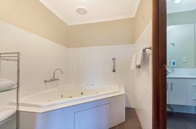 بست وسترن تودر متر این اند اپارتمنتز