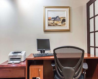 کوالیتی این اند سویتز اند سنتر د کنفرنسز گاتینیو