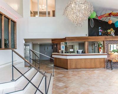 کوالیتی این اند سویتز اند سنتر د کنفرنسز گاتینیو