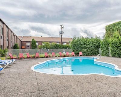 کوالیتی این اند سویتز اند سنتر د کنفرنسز گاتینیو