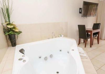 کمفرت این دیکین پالمز