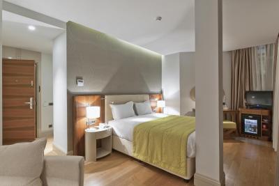 سناتور هتل تکسیم