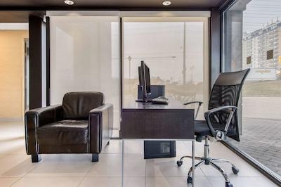 کمفرت این آیرپرت وست