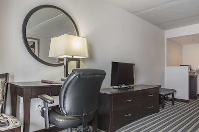 کمفرت این اند سویتز