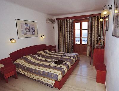 میکنیان ک هتلز