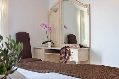 میکنیان ک هتلز