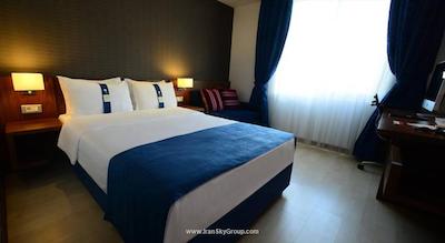 هالیدی این اکسپرس استانبول-التونیزاد