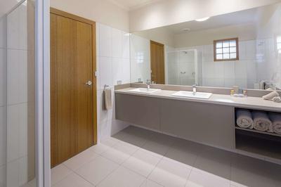 کمفرت این ا جولی-انا