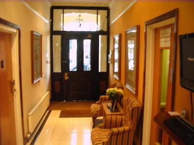 بست وسترن چیسویک پالاس اند سویتز