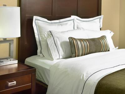 رادیسن هتل ادمنتون اسود