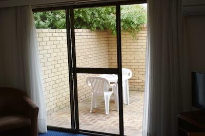 ادمیرال متل بونبوری