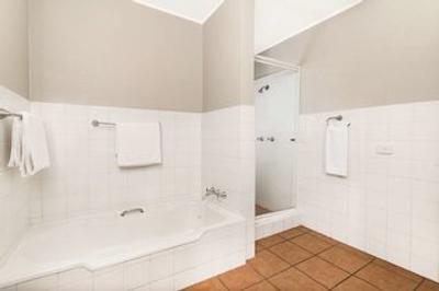 کمفرت این ربرت تونز