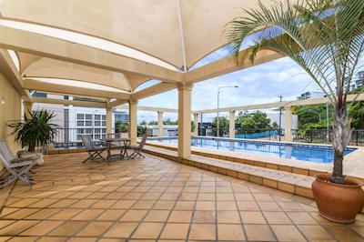 کمفرت این ربرت تونز