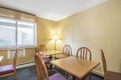 اکنو لج متل ویلیج