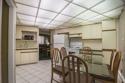 اکنو لج متل ویلیج