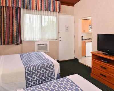 اکنو لج متل ویلیج