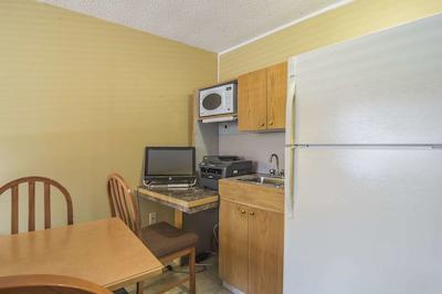 اکنو لج متل ویلیج