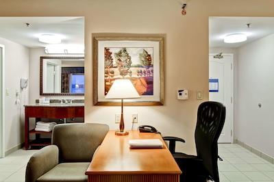 هامپتون این اند سویتز بای هیلتون گولف