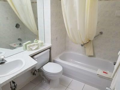 بمنت بای ویندهام منتریل آیرپرت