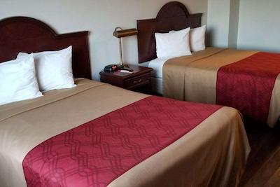 بمنت بای ویندهام منتریل آیرپرت