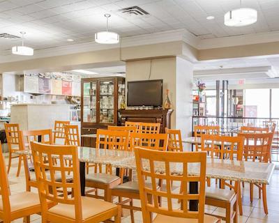 کمفرت این ترنتو آیرپرت