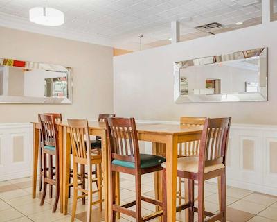 کمفرت این ترنتو آیرپرت