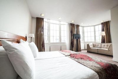 دیکر اند دیجز فنیس