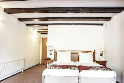 دیکر اند دیجز فنیس