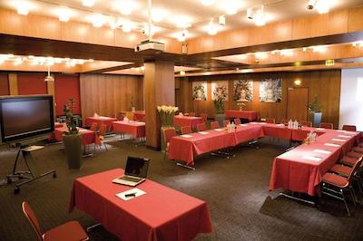 گلبو پلازا هتل ویلاچ