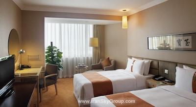 هالیدی این تمپل آو هیون