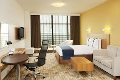 هالیدی این اکسپرس مینزویوان