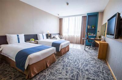 هالیدی این اکسپرس مینزویوان