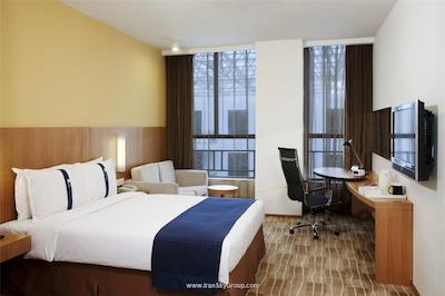 هالیدی این اکسپرس مینزویوان