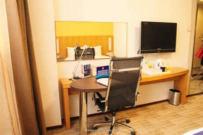 هالیدی این اکسپرس مینزویوان