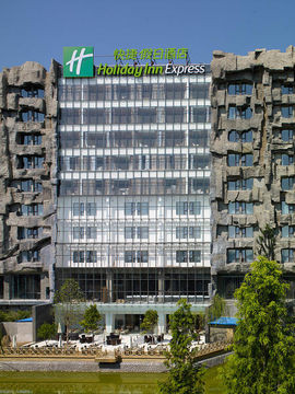 هالیدی این اکسپرس مینزویوان