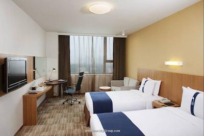 هالیدی این اکسپرس مینزویوان