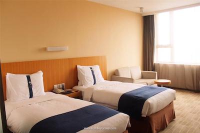 هالیدی این اکسپرس مینزویوان