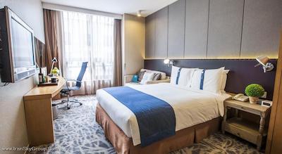 هالیدی این اکسپرس مینزویوان