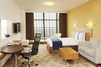 هالیدی این اکسپرس مینزویوان