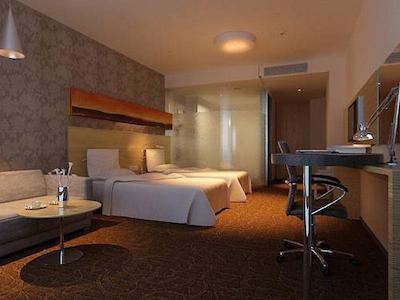 هالیدی این اکسپرس مینزویوان