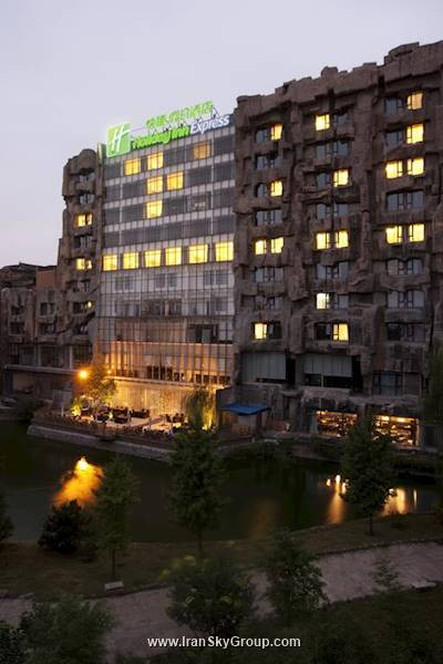 هالیدی این اکسپرس مینزویوان