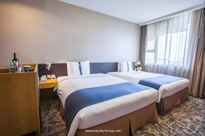 هالیدی این اکسپرس مینزویوان