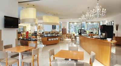 هالیدی این اکسپرس مینزویوان