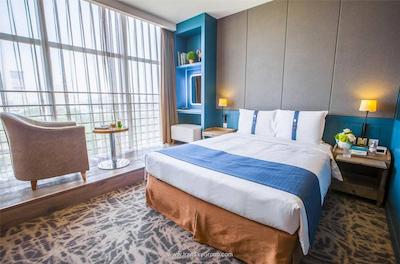 هالیدی این اکسپرس مینزویوان