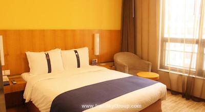 هالیدی این اکسپرس مینزویوان